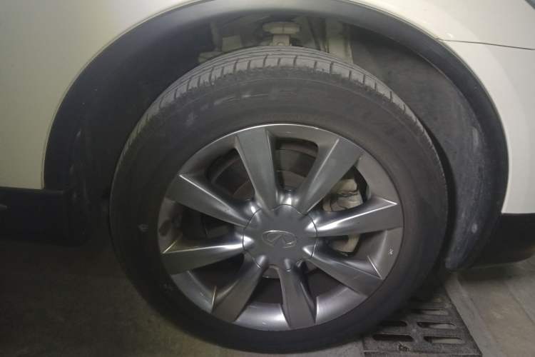 Used Infiniti QX50 2015 2.5L Comfort Edition Right Front Wheel Hub