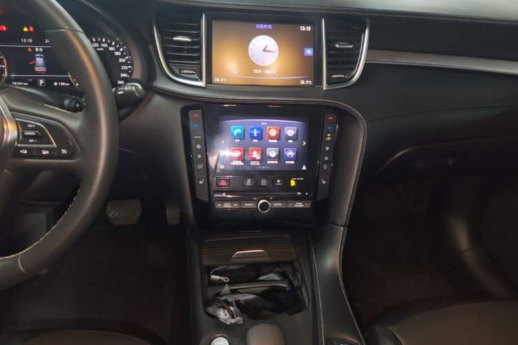 Used Infiniti QX50 2018 2.0T Two-Wheel Drive Fashion Edition Audio And AC Panel