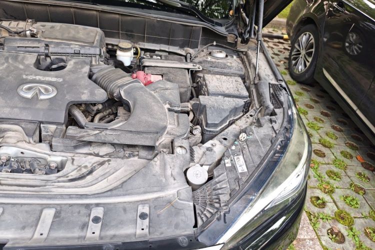 Used Infiniti QX50 2018 2.0T Two-Wheel Drive Fashion Edition Engine Bay Left