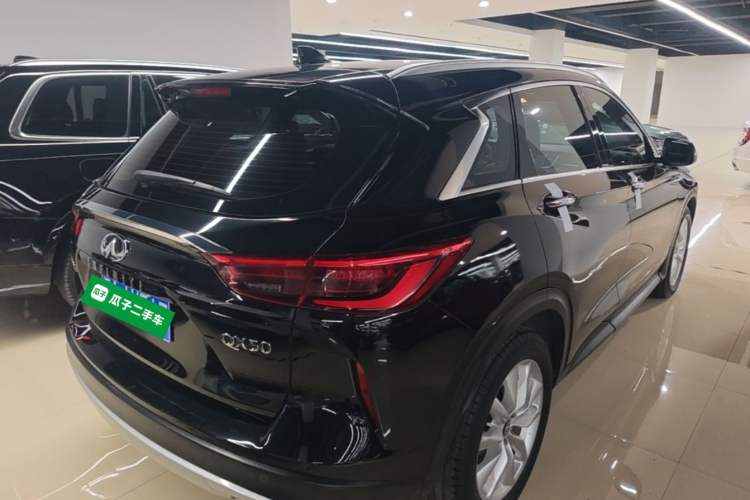 Used Infiniti QX50 2018 2.0T Two-Wheel Drive Fashion Edition Rear Right 45 Deg