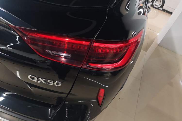 Used Infiniti QX50 2018 2.0T Two-Wheel Drive Fashion Edition Right Rear Taillight