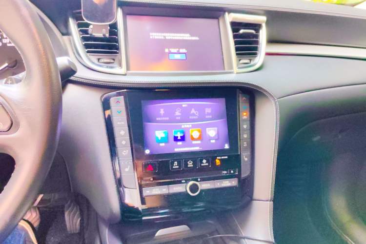 Used Infiniti QX50 2018 2.0T Four-Wheel Drive Elite Edition Audio And AC Panel