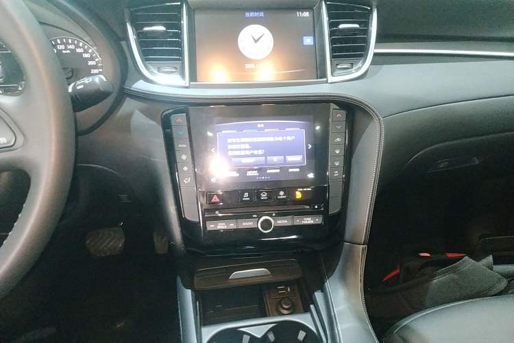 Used Infiniti QX50 2018 2.0T Two-Wheel-Drive Elite Edition Audio And AC Panel