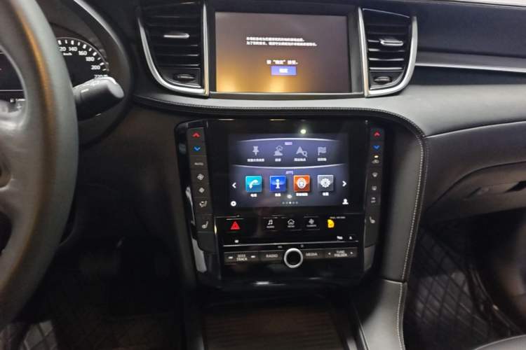 Used Infiniti QX50 2018 2.0T Four-Wheel Drive Elite Edition Audio And AC Panel