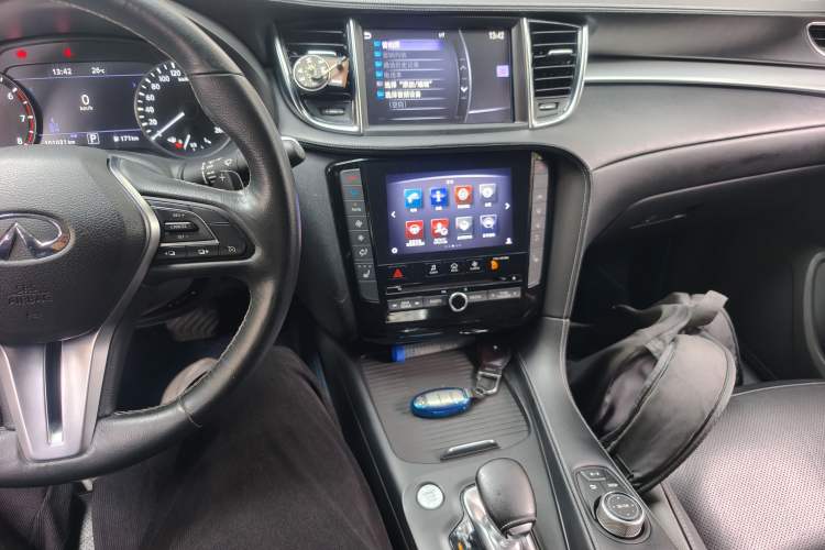 Used Infiniti QX50 2018 2.0T Two-Wheel Drive Fashion Edition Audio And AC Panel