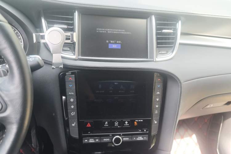 Used Infiniti QX50 2018 2.0T Four-Wheel Drive Luxury Edition Audio And AC Panel
