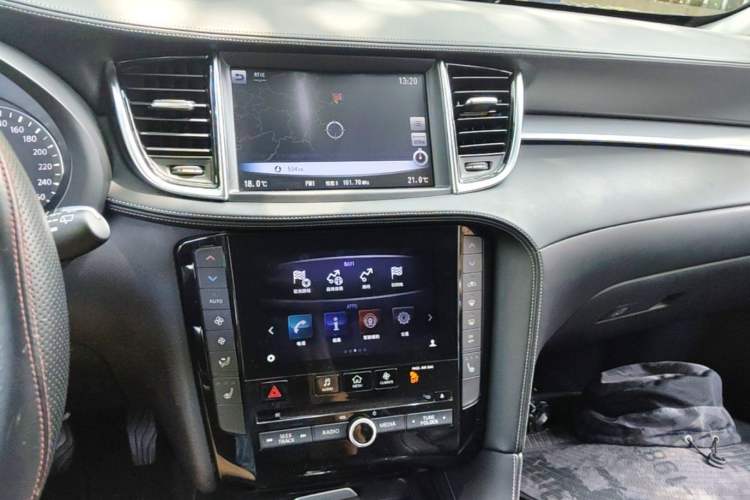 Used Infiniti QX50 2018 2.0T Four-Wheel Drive Elite Edition Audio And AC Panel