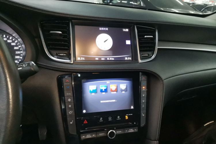 Used Infiniti QX50 2018 2.0T Two-Wheel Drive Fashion Edition Audio And AC Panel