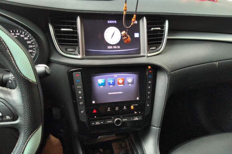 Used Infiniti QX50 2018 2.0T Two-Wheel Drive Fashion Edition Audio And AC Panel