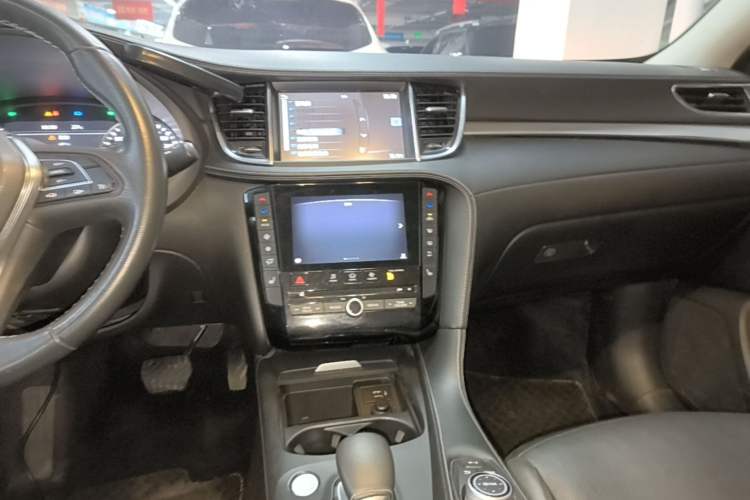 Used Infiniti QX50 2018 2.0T Two-Wheel Drive Fashion Edition Audio And AC Panel