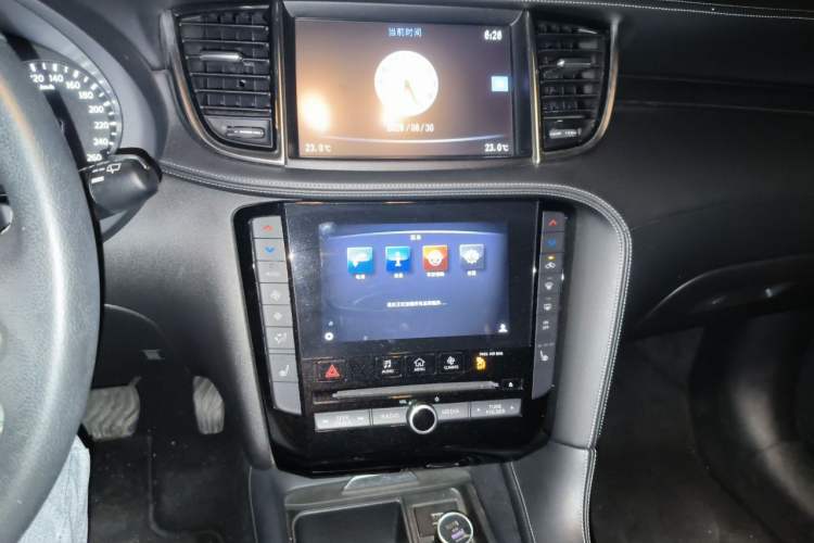 Used Infiniti QX50 2018 2.0T Two-Wheel Drive Fashion Edition Audio And AC Panel