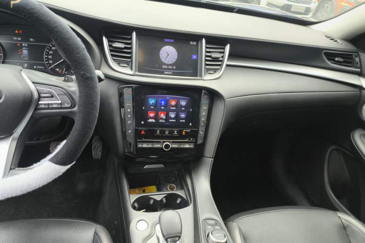 Used Infiniti QX50 2018 2.0T Two-Wheel Drive Fashion Edition Audio And AC Panel