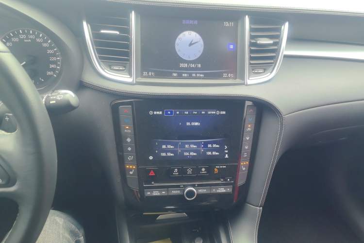 Used Infiniti QX50 2018 2.0T Two-Wheel Drive Fashion Edition Audio And AC Panel