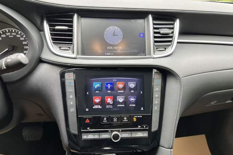 Used Infiniti QX50 2018 2.0T Two-Wheel-Drive Elite Edition Audio And AC Panel