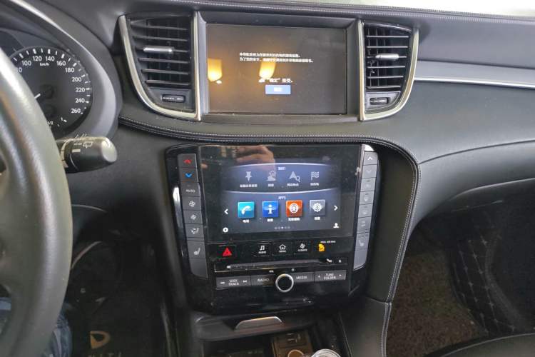 Used Infiniti QX50 2018 2.0T Four-Wheel Drive Elite Edition Audio And AC Panel