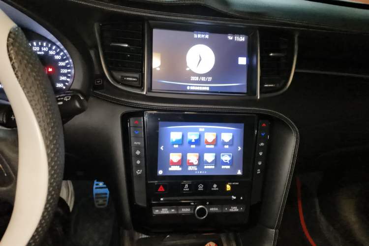 Used Infiniti QX50 2018 2.0T Two-Wheel-Drive Elite Edition Audio And AC Panel