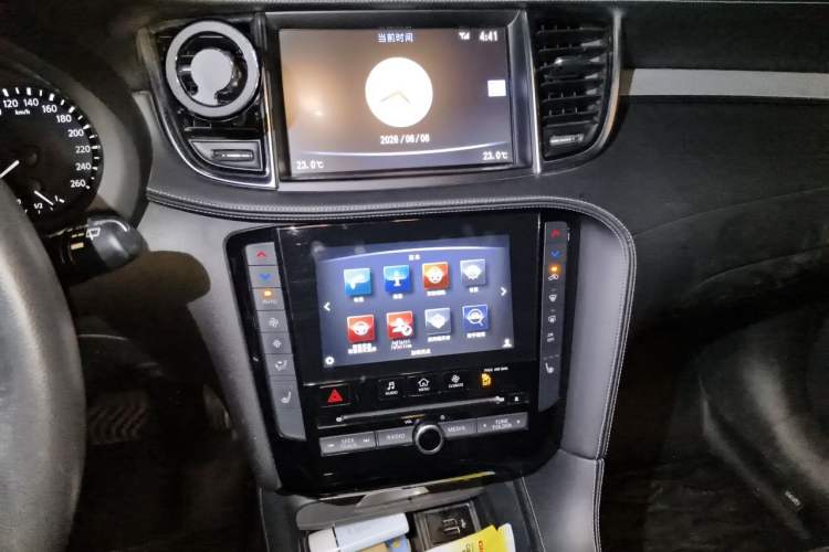 Used Infiniti QX50 2018 2.0T Two-Wheel Drive Fashion Edition Audio And AC Panel