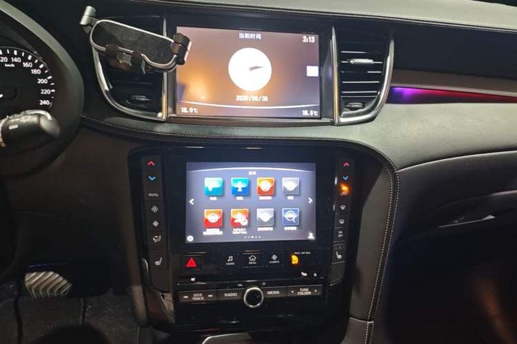 Used Infiniti QX50 2018 2.0T Two-Wheel Drive Fashion Edition Audio And AC Panel
