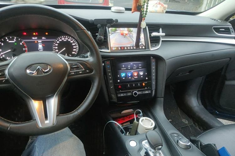 Used Infiniti QX50 2018 2.0T Four-Wheel Drive Elite Edition Center Console