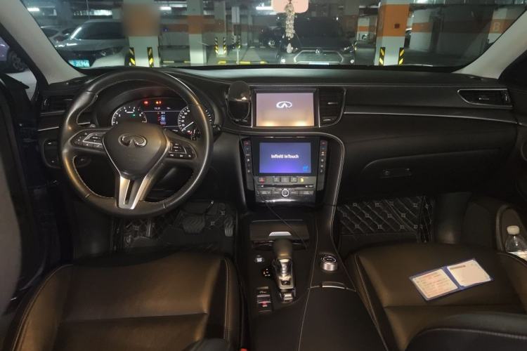Used Infiniti QX50 2018 2.0T Two-Wheel-Drive Elite Edition Center Console
