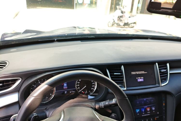 Used Infiniti QX50 2018 2.0T Four-Wheel Drive Elite Edition Center Console