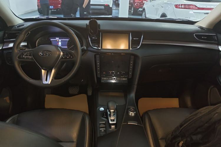 Used Infiniti QX50 2018 2.0T Four-Wheel Drive Elite Edition Center Console