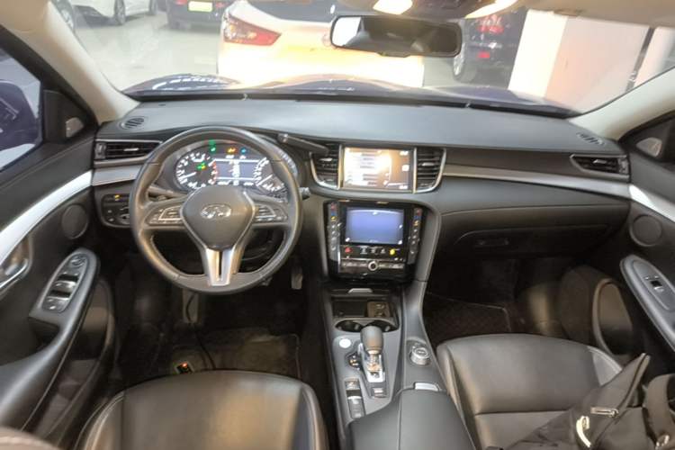 Used Infiniti QX50 2018 2.0T Two-Wheel Drive Fashion Edition Center Console