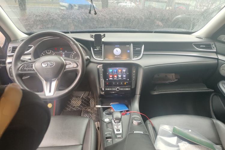 Used Infiniti QX50 2018 2.0T Two-Wheel-Drive Elite Edition Center Console