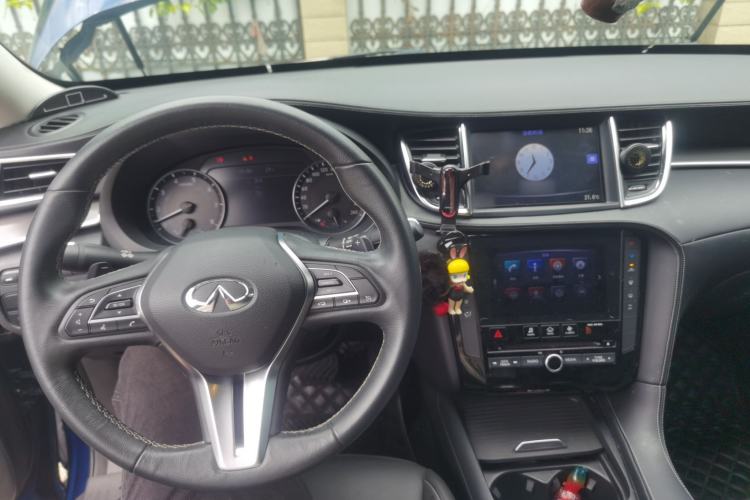 Used Infiniti QX50 2018 2.0T Two-Wheel-Drive Elite Edition Center Console