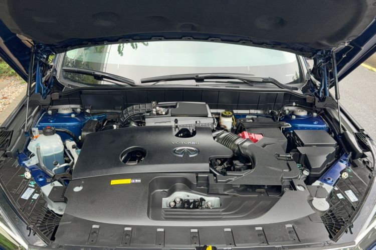 Used Infiniti QX50 2018 2.0T Two-Wheel Drive Fashion Edition Engine Bay
