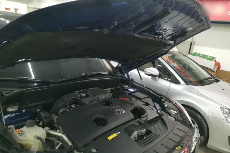 Used Infiniti QX50 2018 2.0T Two-Wheel Drive Fashion Edition Engine Bay