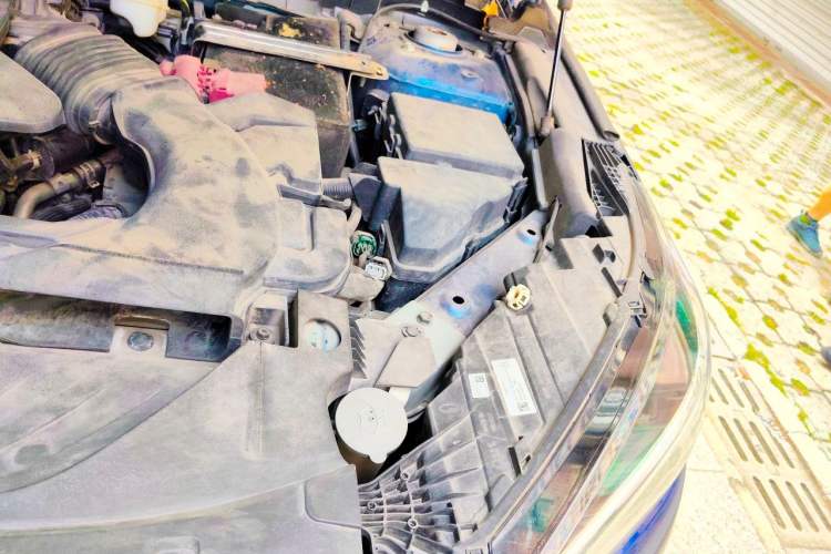 Used Infiniti QX50 2018 2.0T Four-Wheel Drive Elite Edition Engine Bay Left