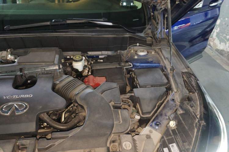 Used Infiniti QX50 2018 2.0T Two-Wheel Drive Fashion Edition Engine Bay Left