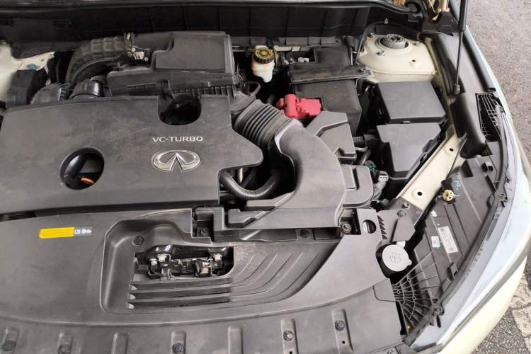 Used Infiniti QX50 2018 2.0T Two-Wheel Drive Fashion Edition Engine Bay Left