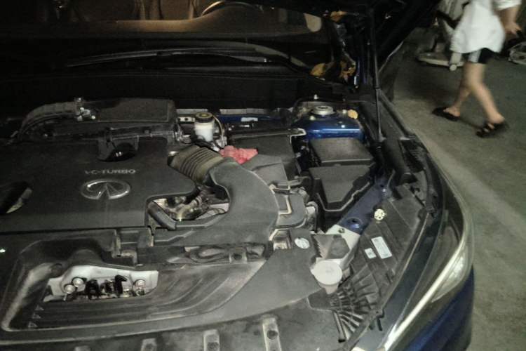Used Infiniti QX50 2018 2.0T Two-Wheel Drive Fashion Edition Engine Bay Left