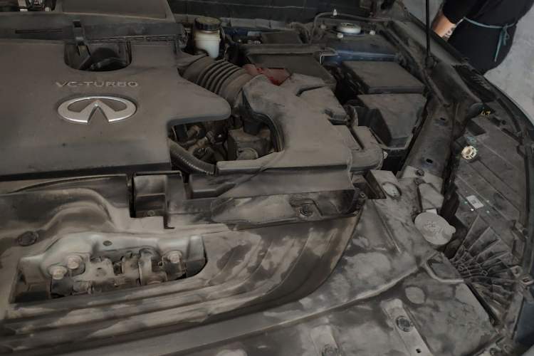 Used Infiniti QX50 2018 2.0T Two-Wheel Drive Fashion Edition Engine Bay Left