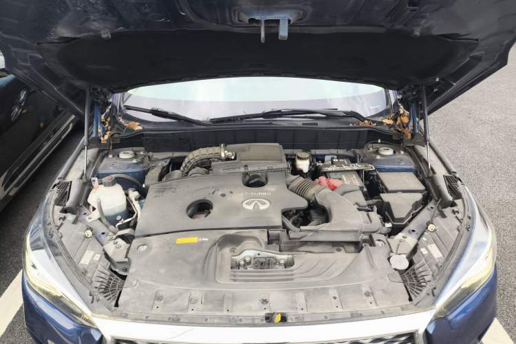 Used Infiniti QX50 2018 2.0T Two-Wheel Drive Fashion Edition Engine Bay