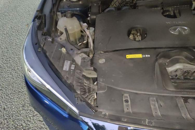 Used Infiniti QX50 2018 2.0T Two-Wheel Drive Fashion Edition Engine Bay Right
