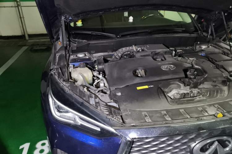 Used Infiniti QX50 2018 2.0T Four-Wheel Drive Elite Edition Engine Bay Right