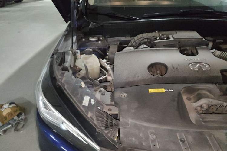 Used Infiniti QX50 2018 2.0T Four-Wheel Drive Elite Edition Engine Bay Right