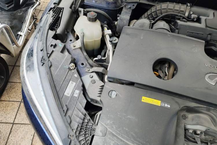 Used Infiniti QX50 2018 2.0T Four-Wheel Drive Elite Edition Engine Bay Right