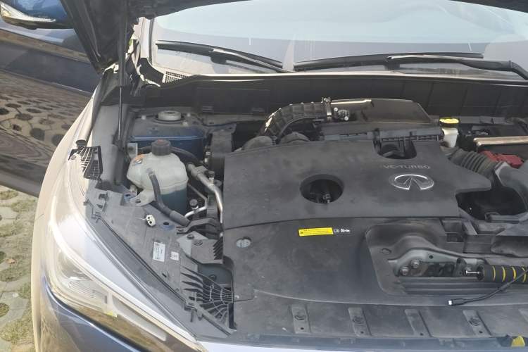 Used Infiniti QX50 2018 2.0T Four-Wheel Drive Luxury Edition Engine Bay Right