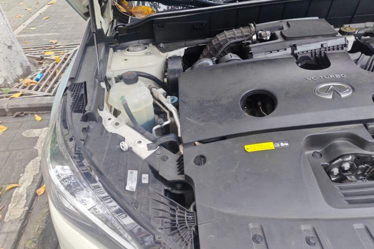 Used Infiniti QX50 2018 2.0T Two-Wheel Drive Fashion Edition Engine Bay Right
