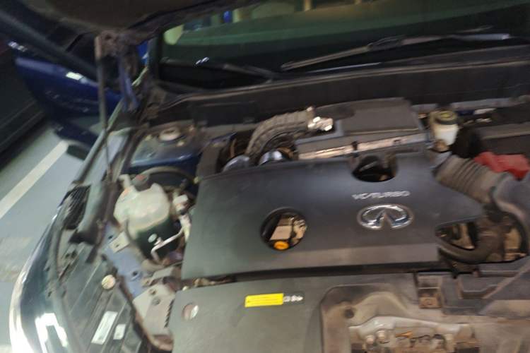 Used Infiniti QX50 2018 2.0T Two-Wheel Drive Fashion Edition Engine Bay Right