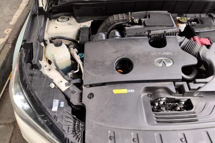 Used Infiniti QX50 2018 2.0T Two-Wheel Drive Fashion Edition Engine Bay Right