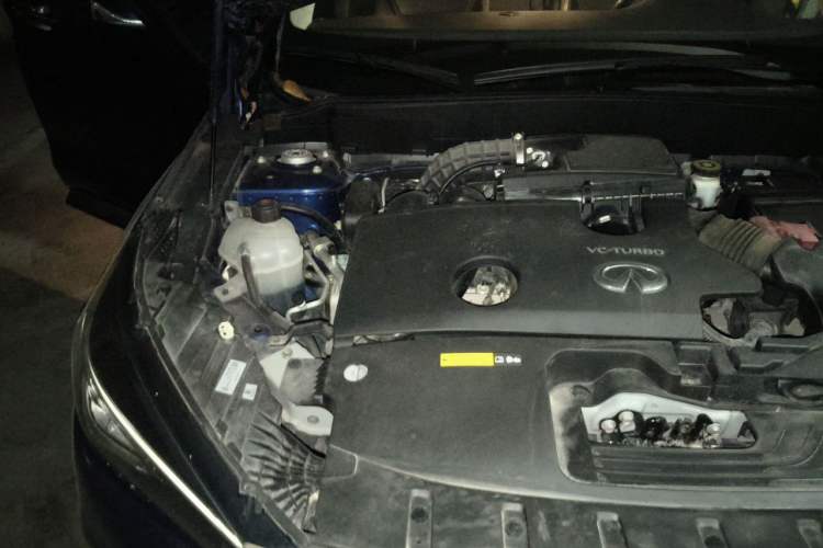 Used Infiniti QX50 2018 2.0T Two-Wheel Drive Fashion Edition Engine Bay Right