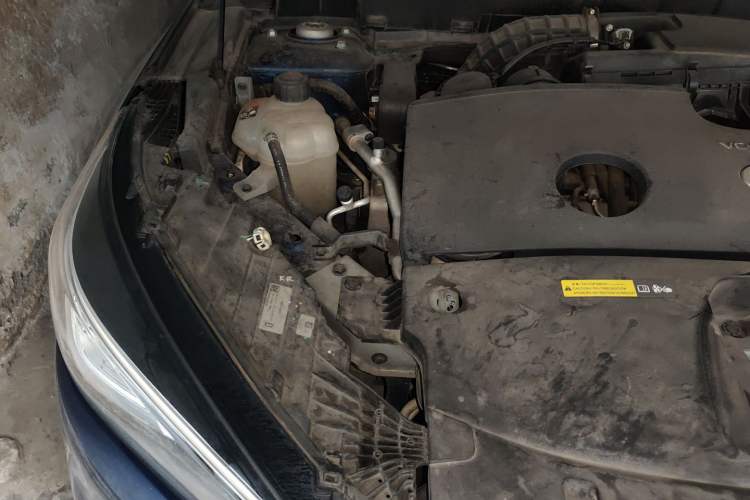 Used Infiniti QX50 2018 2.0T Two-Wheel Drive Fashion Edition Engine Bay Right