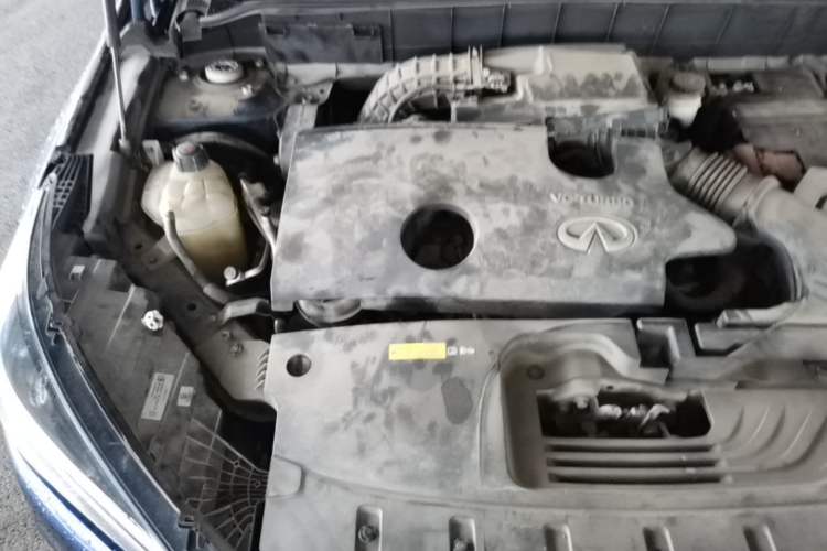 Used Infiniti QX50 2018 2.0T Two-Wheel Drive Fashion Edition Engine Bay Right