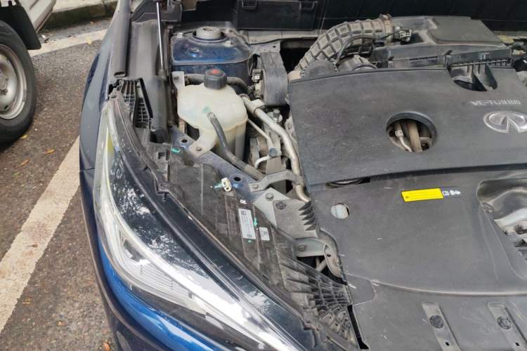 Used Infiniti QX50 2018 2.0T Two-Wheel Drive Fashion Edition Engine Bay Right