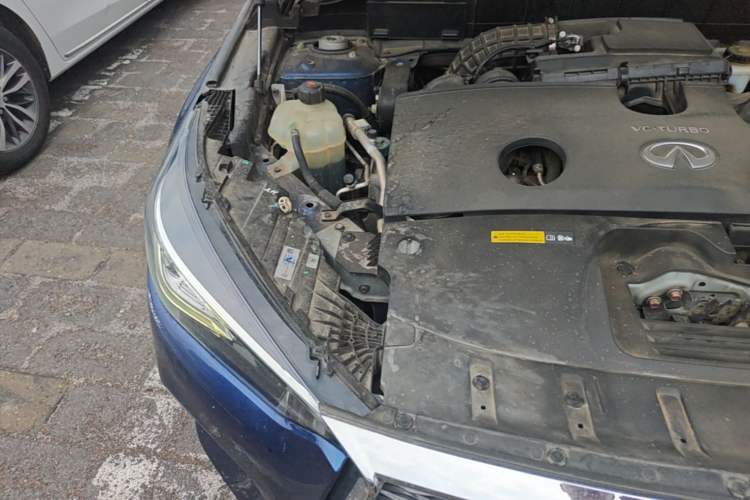 Used Infiniti QX50 2018 2.0T Four-Wheel Drive Smart Edition Engine Bay Right